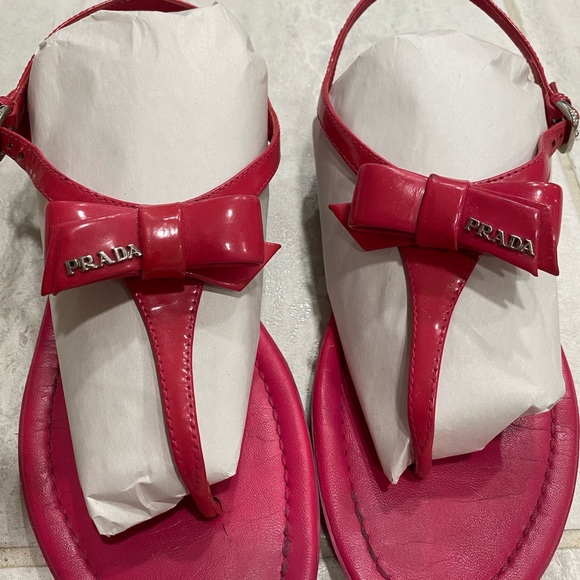 Prada raspberry logo bow thong sandals - Picture 5 of 6